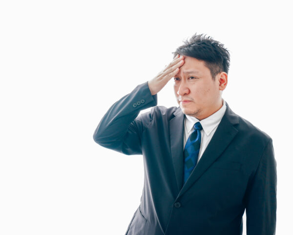 【救急科専門医解説】熱中症による頭痛の治し方｜自宅での応急処置と病院に行くべき判断基準